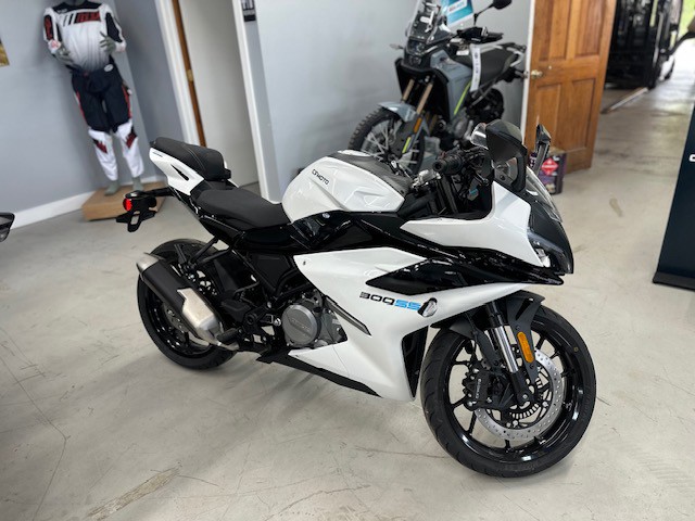 2025 CFMOTO 300SS Street Bikes