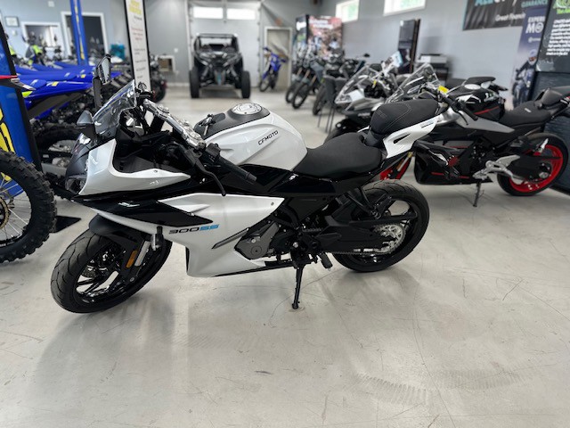 2025 CFMOTO 300SS Street Bikes