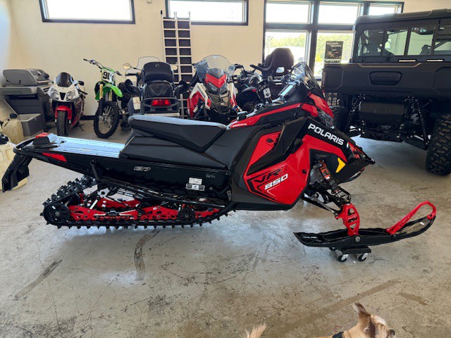 2026 Polaris 850 INDY VR1 137 DYNAMIX Snowmobiles
