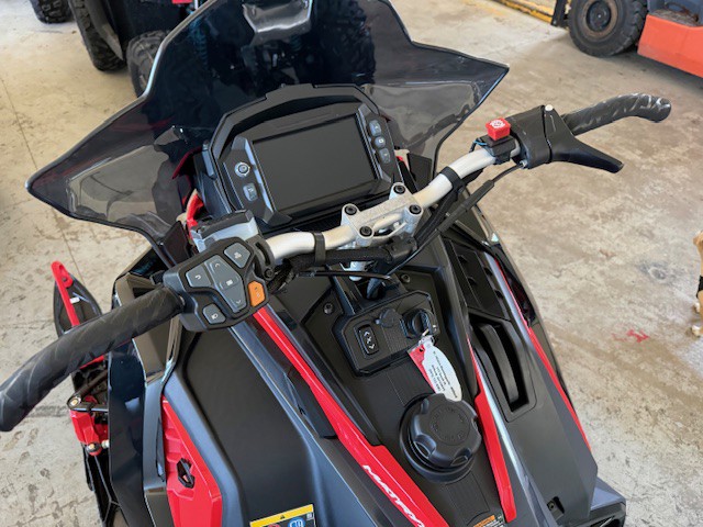 2026 Polaris 850 INDY VR1 137 DYNAMIX Snowmobiles